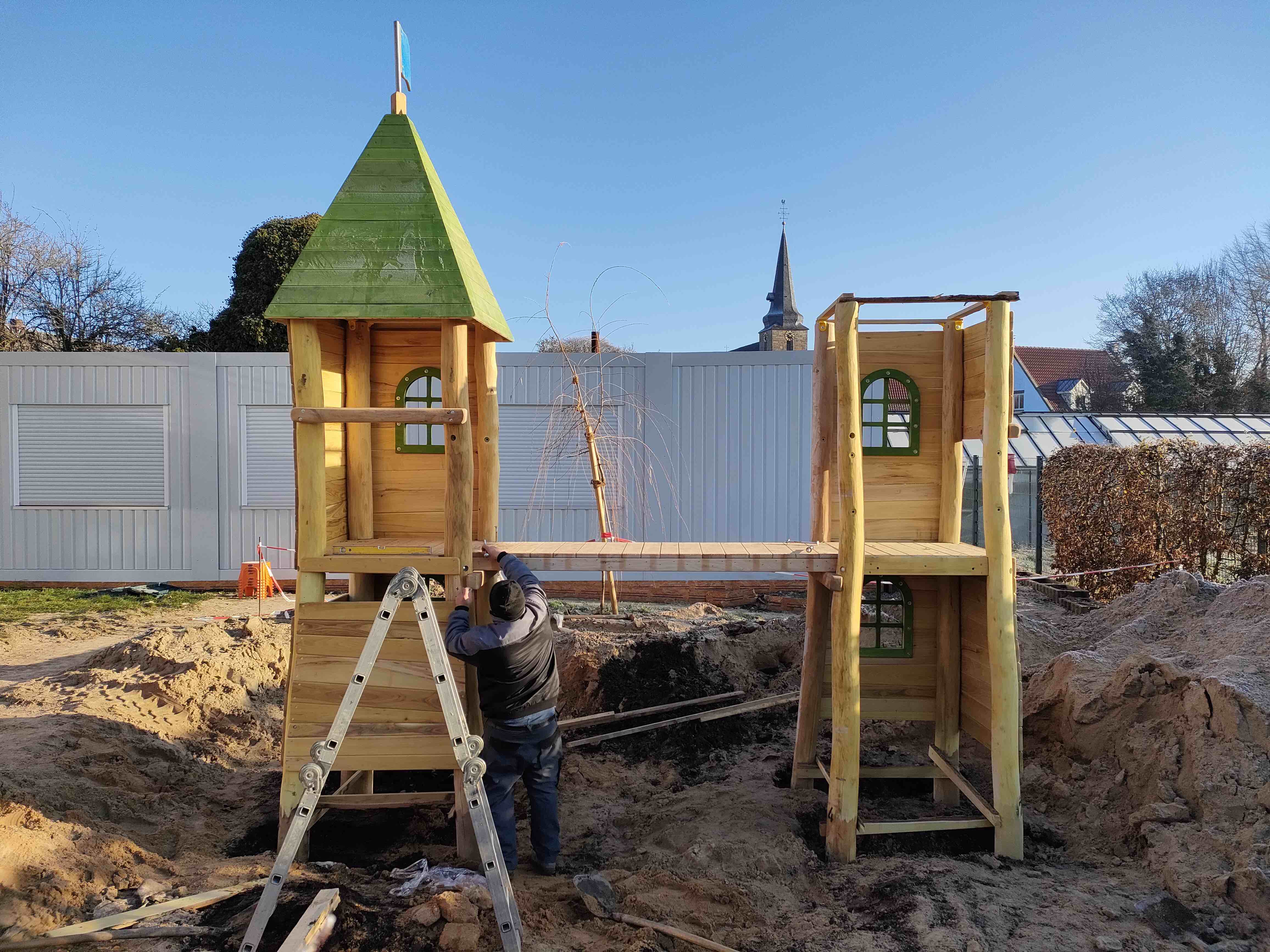Spielplatz Biberburg Auf dem Spielplatz der DRK-Kita "Biberburg" in Bevergern wird ein neues Spielgerät errichtet.